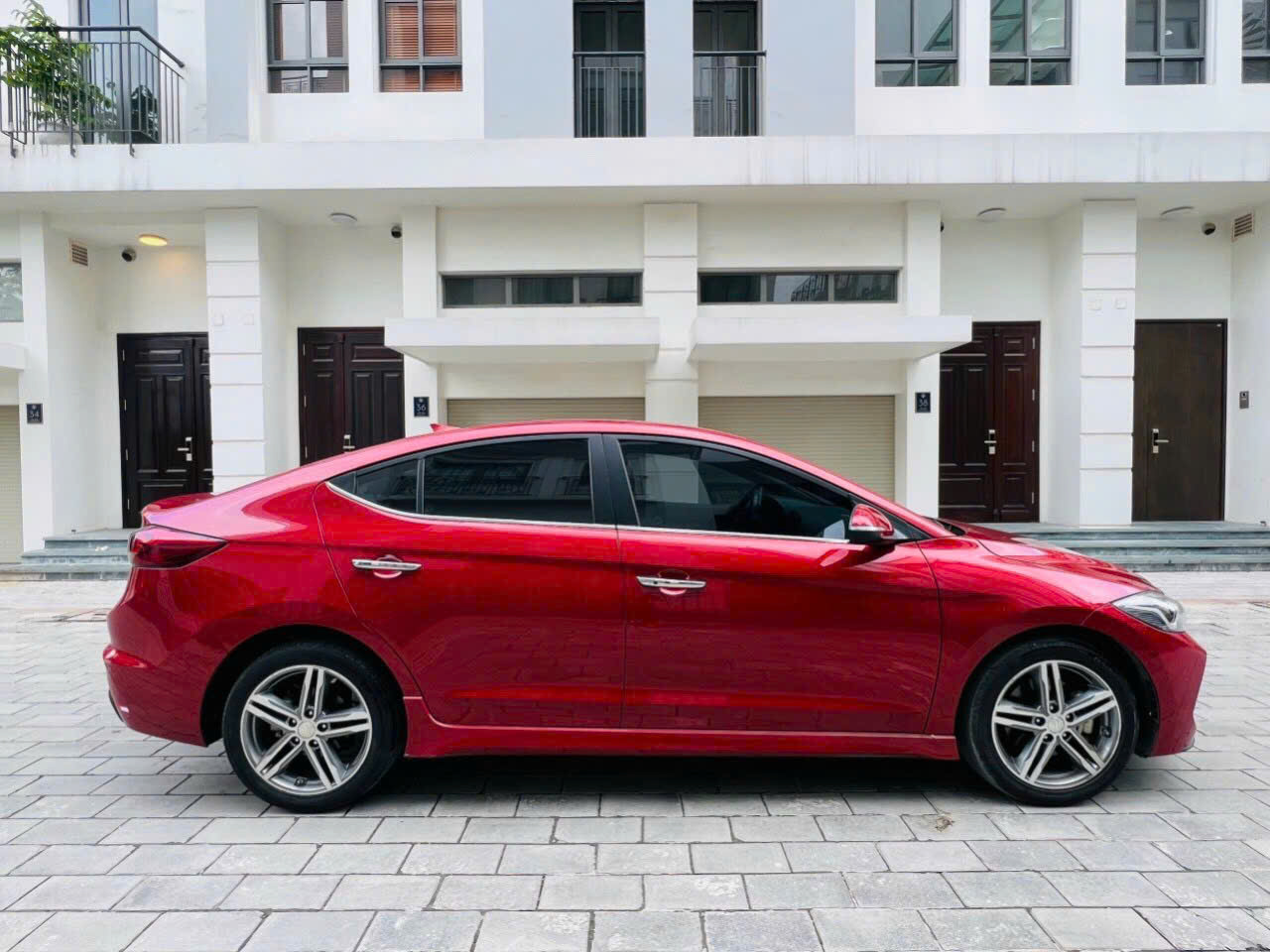 Xe sedan 5 chỗ